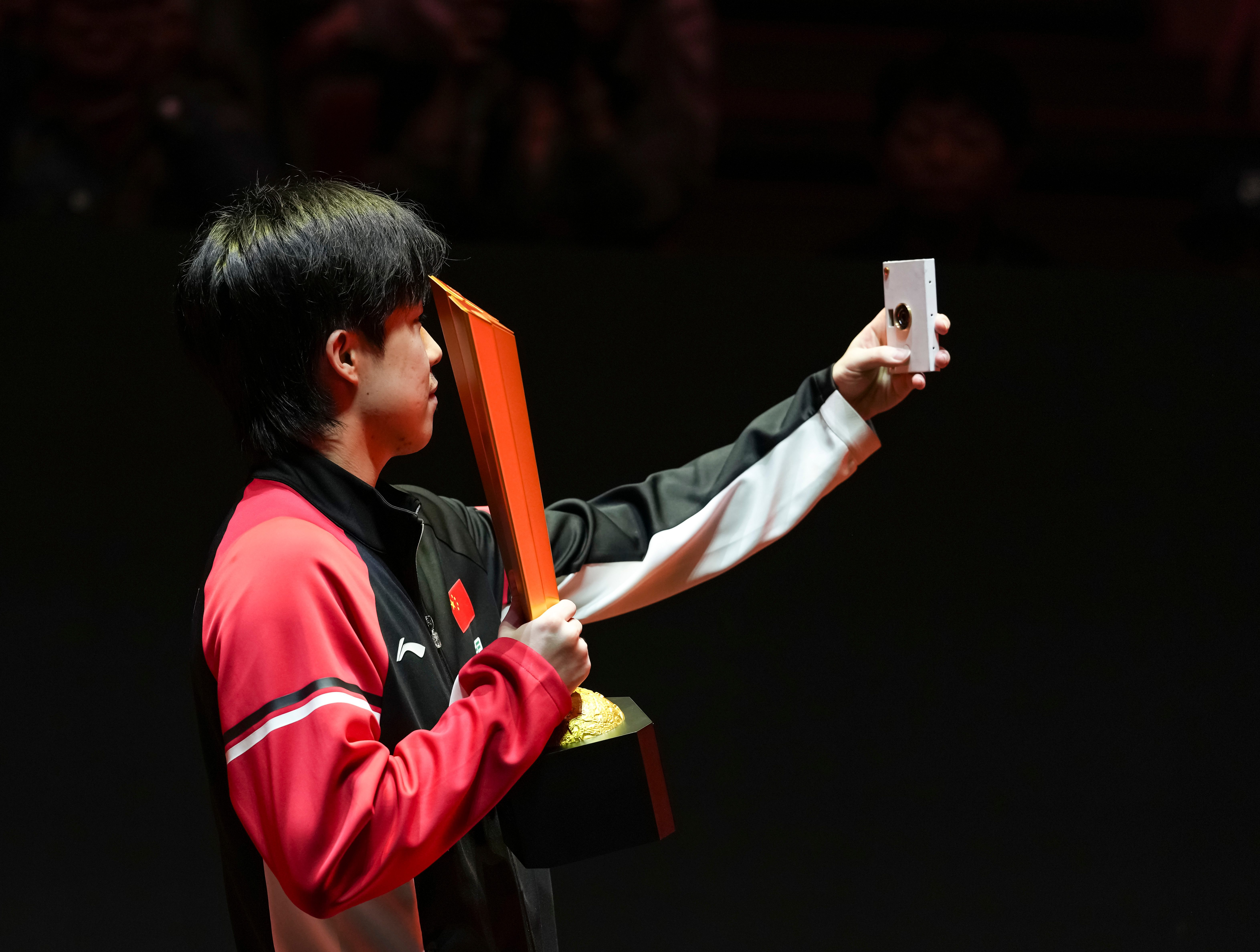 重磅：王楚钦连办7站大赛(王楚钦登顶世界第一比赛成绩)